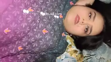 Boob pressing desi wife in viral xxx sex with husband