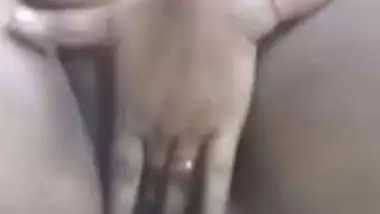 Curvy Desi village girl shows perky XXX tits and pussy in MMS clip