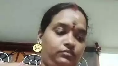 Tamil chubby wife boobs showing for secret lover viral MMS