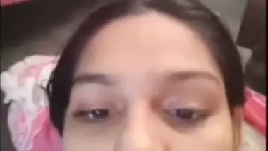 Pretty Desi college girl exposes her tits and shaved cunt on XXX cam