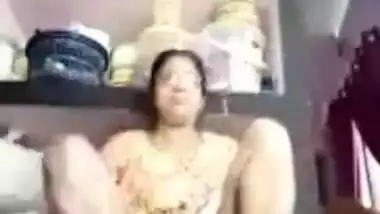 Indian Aunty Pussy Flash While Taking With Lover On Video Call