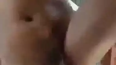 Horny nude desi girl pisses on camera before a bath