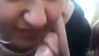 Hijabi lady’s deep Pakistani blowjob to a stranger