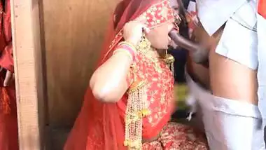 Desi sex video of Sasur fucking his Bahu on her suhagrat