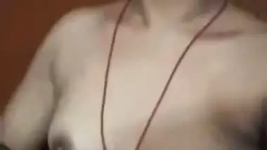 Bhabhi saying love you and showing nude body
