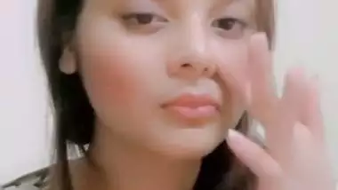 Beautiful big melons showing desi girl selfie viral clip
